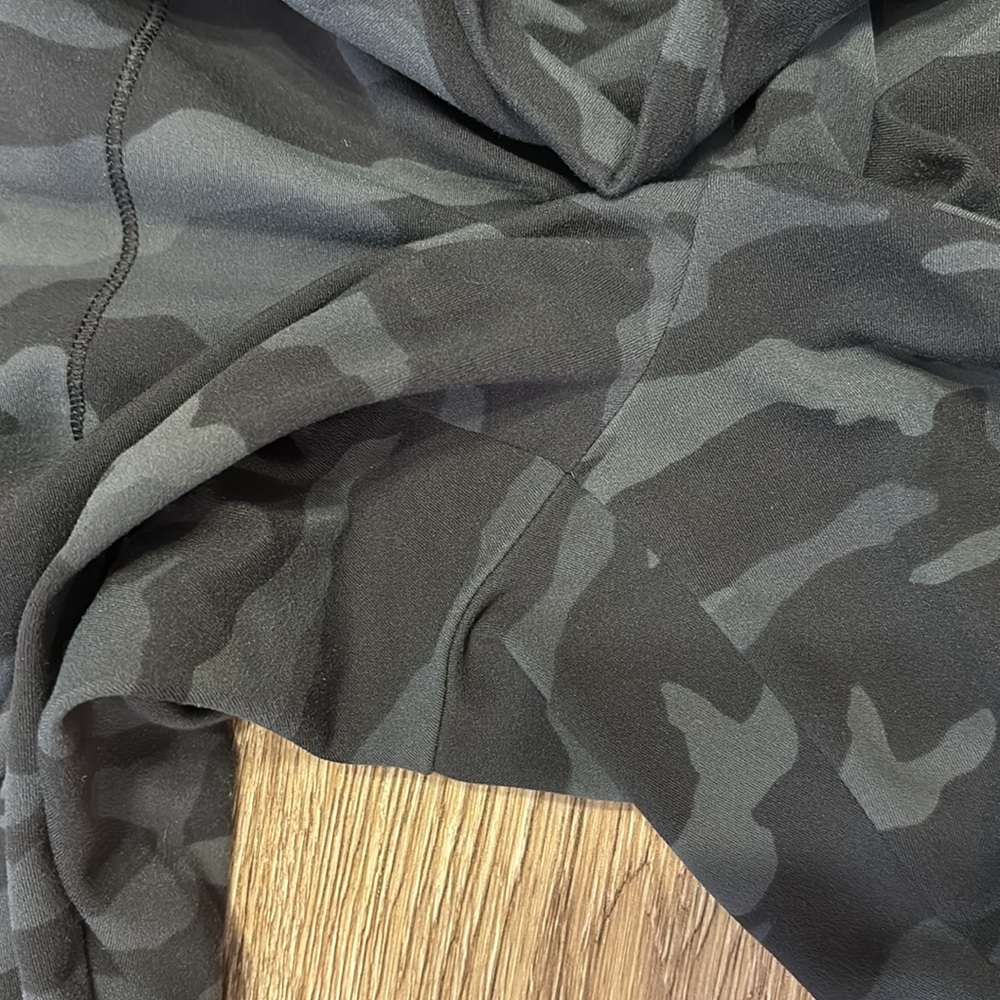 Athleta Salutation Camo Jogger.size M. - Picture 4 of 8